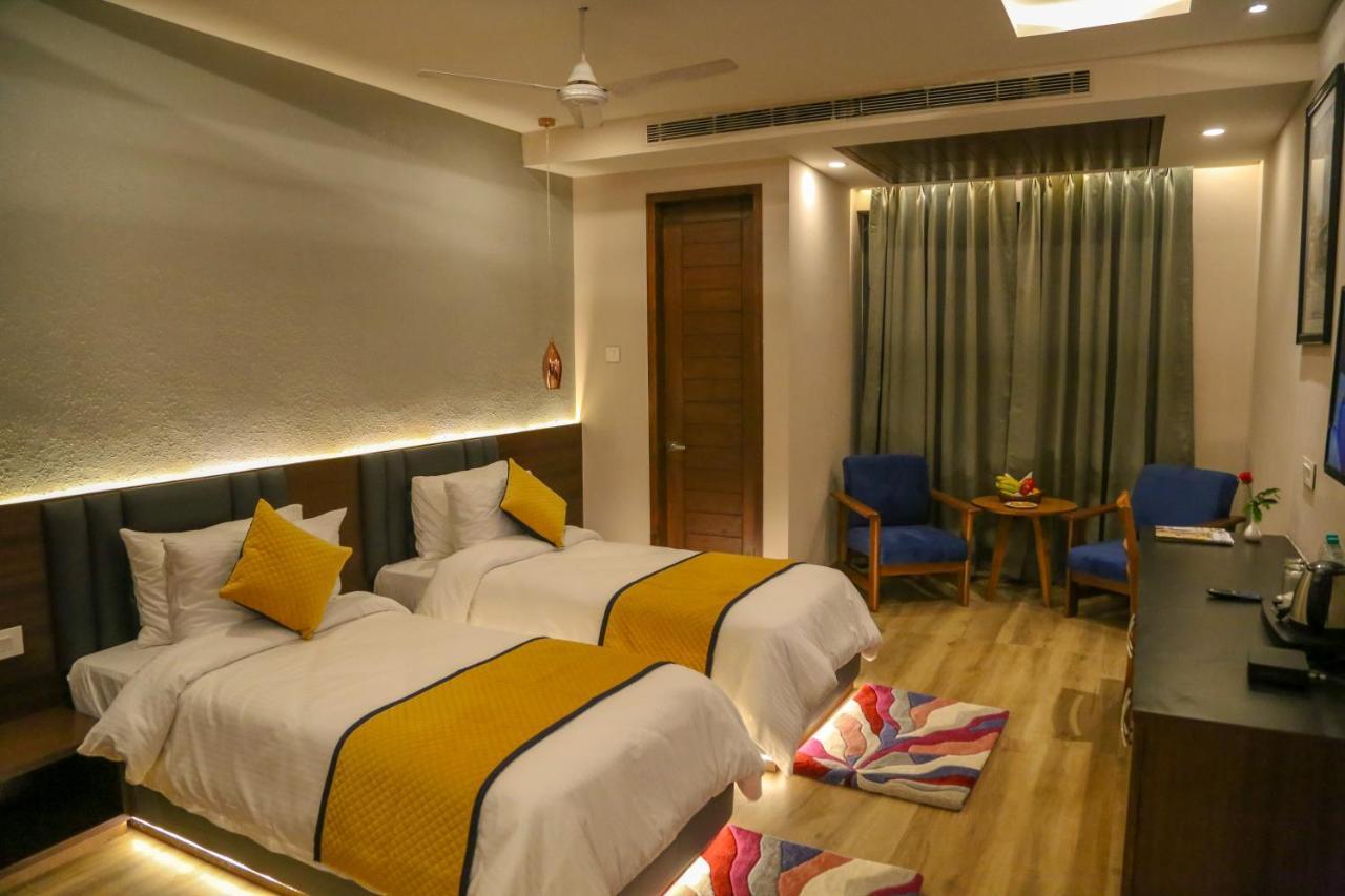 Four Leaf - Sapphire Blue, Hotel Varanasi