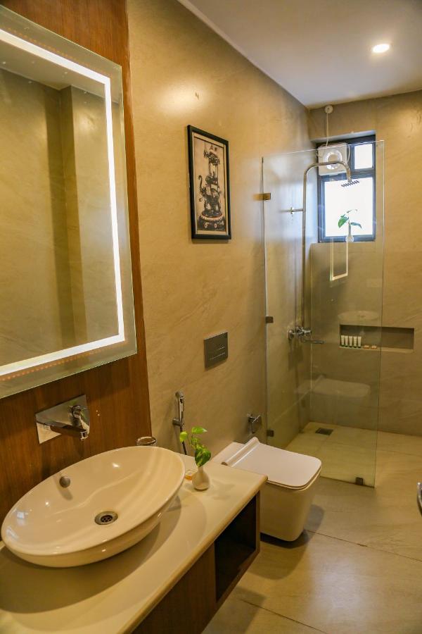 Four Leaf - Sapphire Blue, Hotel Varanasi