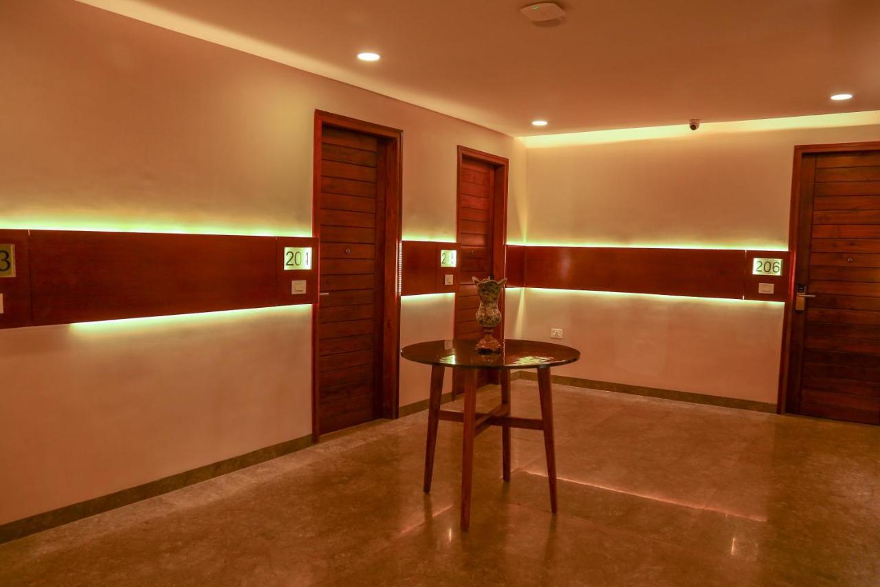 Four Leaf - Sapphire Blue, Hotel
