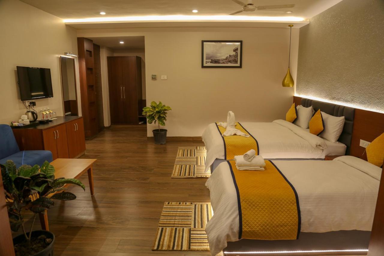 Hotel Four Leaf - Sapphire Blue, Varanasi
